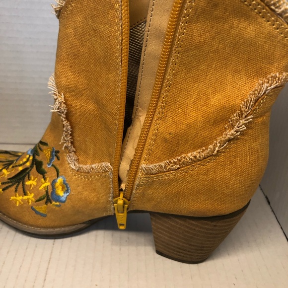 La Strada Western Floral Embroidered Ankle Boots Size 38 - US 7.5 - Picture 13 of 13